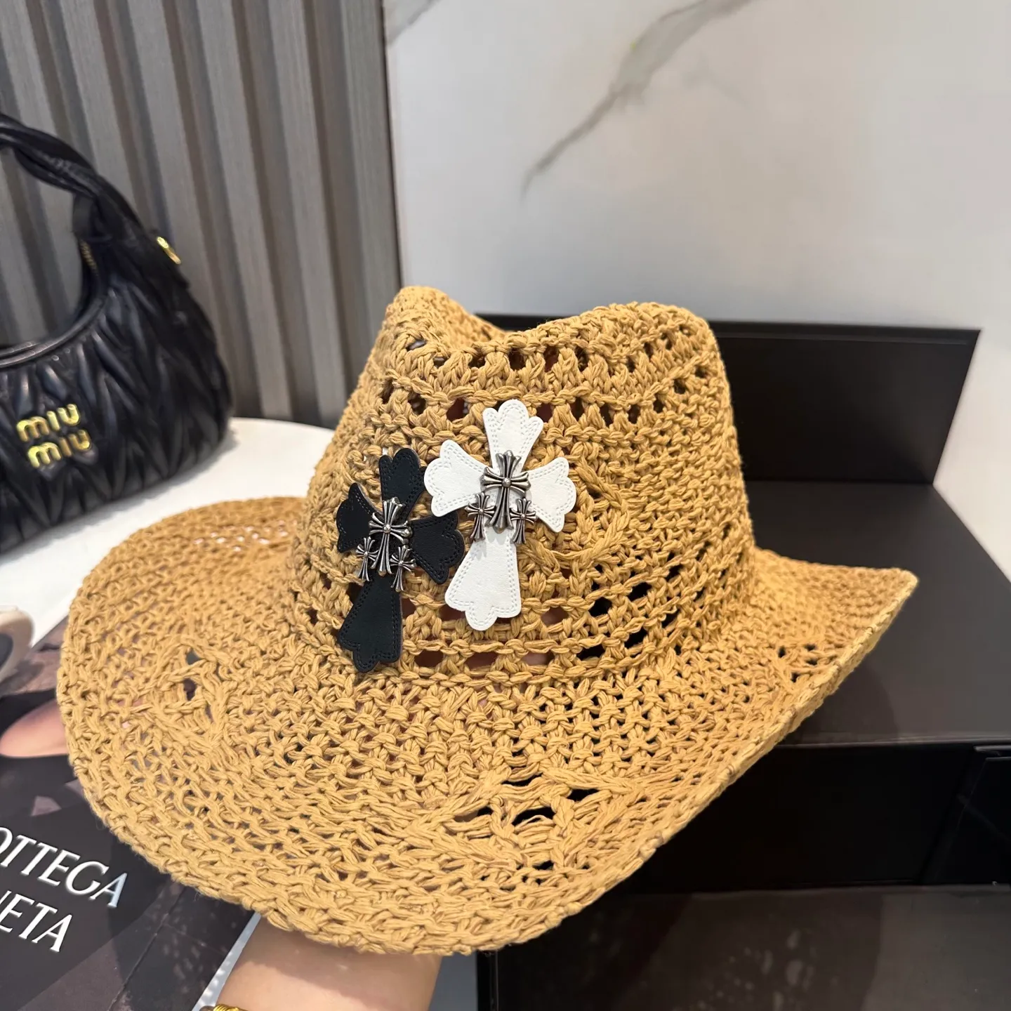 P76 Crow Heart Summer Beach Straw Hat 🔳 A must-have item in summer 🟡It has a great atmosphere when taking beach camping photos~ A straw hat with a great sense of design 📸Super release~ Shipping is not easy, so hurry up and get it while it is in stock!
